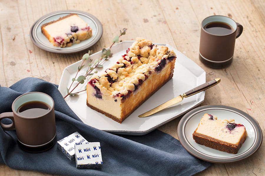キリとベリーのクランブルベイクドチーズケーキ